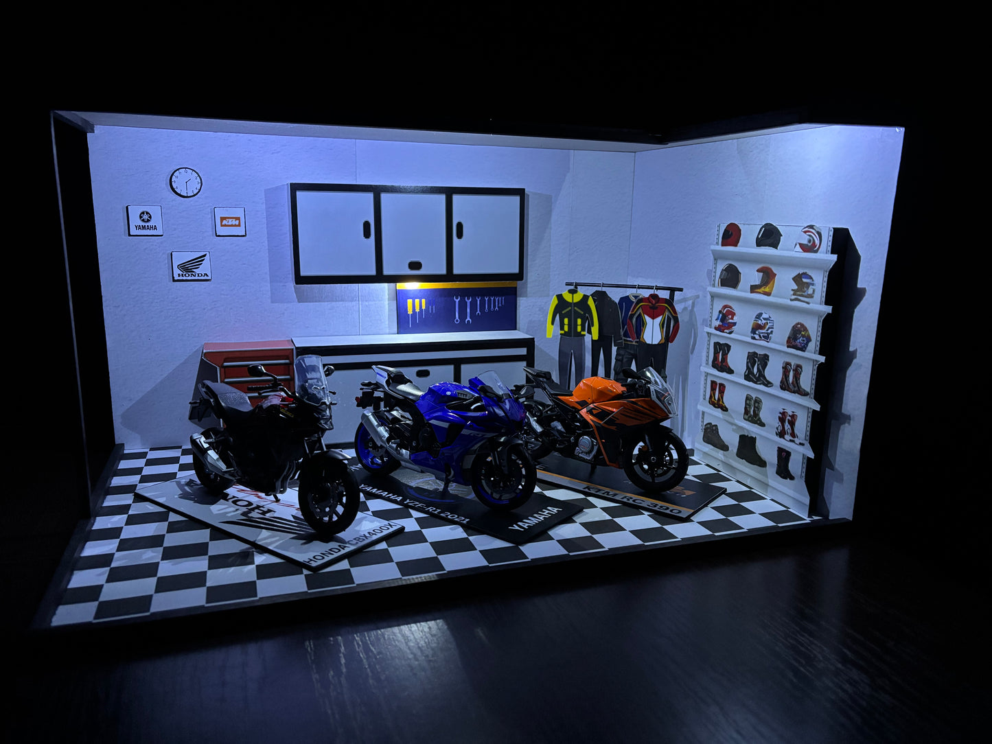 Motorcycle Diorama – Garage (Scale 1:12)
